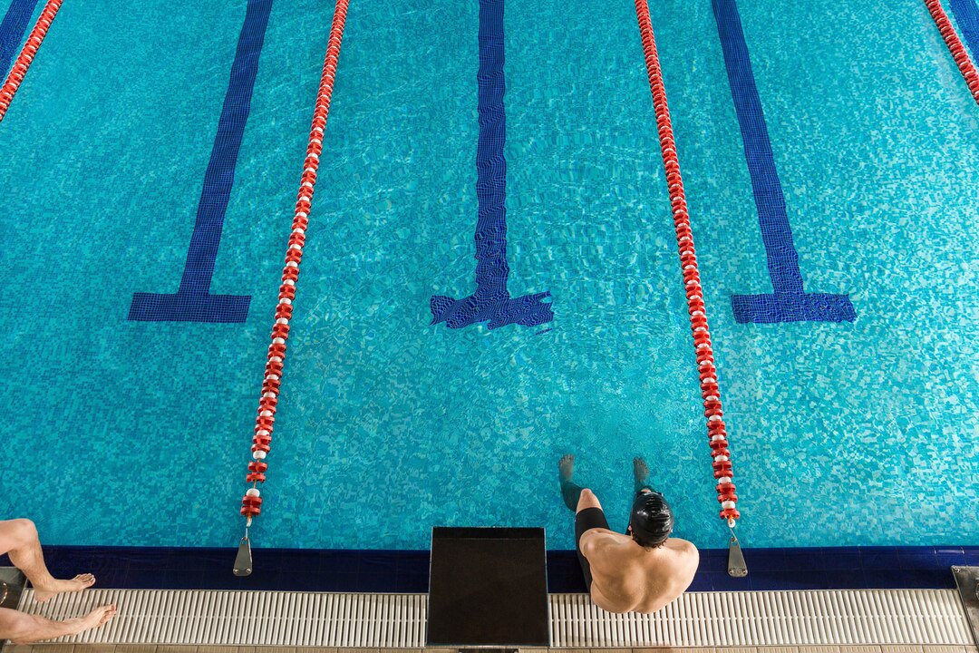Swimming pool lanes
